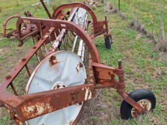 International A21-1 Roller Bar Hay Rake