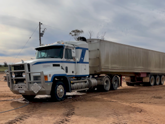 2000 Mack Fleetliner CH Prime Mover with 2000 Hamelex White 36ft Aluminum Tipper Trailer