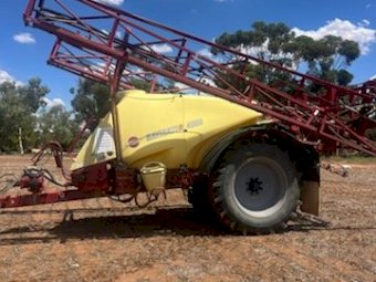 2017 Hardi Navigator 4000L Tow Behind Sprayer