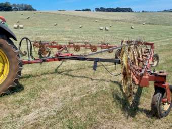 Tonutti 10 Wheel V Rake