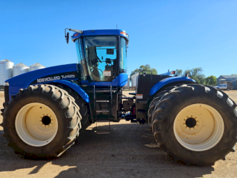 2002 New Holland TJ425 Tractor