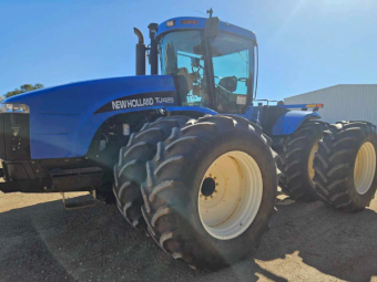 2002 New Holland TJ425 Tractor
