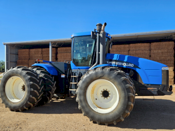2002 New Holland TJ425 Tractor