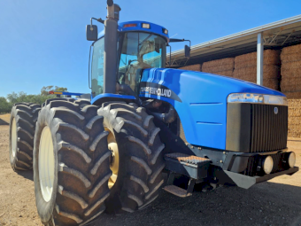 2002 New Holland TJ425 Tractor