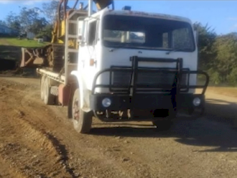 International Acco 1900 Tray Truck
