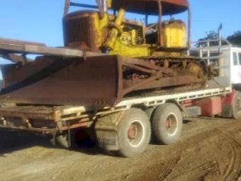 International Acco 1900 Tray Truck