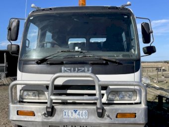2001 Isuzu FYFTR 800 Table top truck.