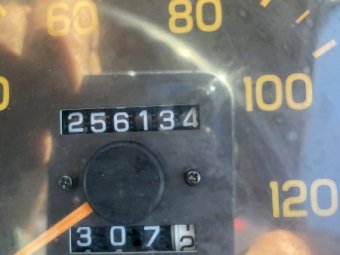 2001 Isuzu FYFTR 800 Table top truck.