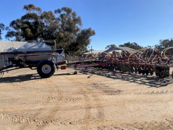 50' Scaribar with Flexicoil 2320 Cart