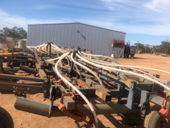 Flexicoil 800 Air Seeder Bar with 360 Chamberlain Box