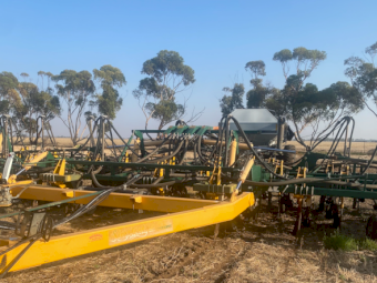 Simplicity 40ft Seeder Bar with Flexi Coil 1720 Air Cart