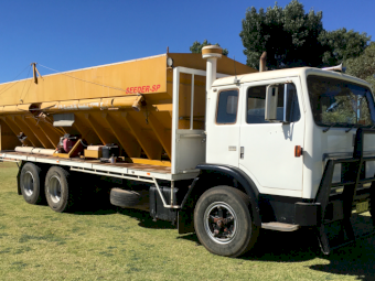 International Acco 2150A Tray Truck with Grouper