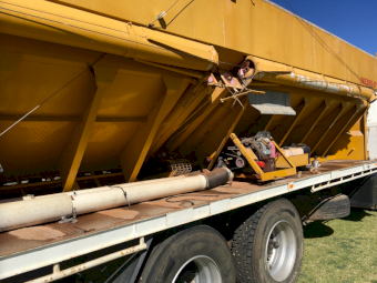 International Acco 2150A Tray Truck with Grouper