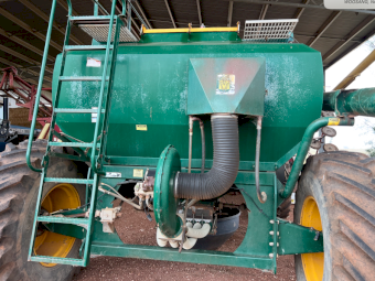 50ft Case IH PTX 600 Bar with Simplicity 9000 Air Cart