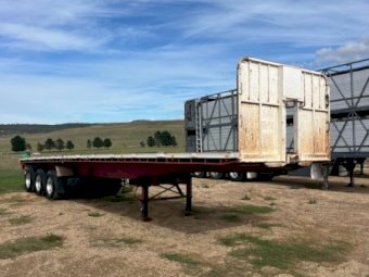 1997 White Manufacturing 44Ft Flat Top Trailer