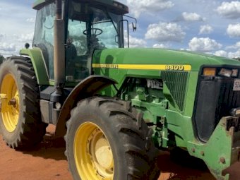 John Deere 8400