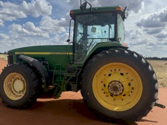John Deere 8400