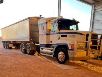 2000 Mack Fleetliner CH Prime Mover with 2000 Hamelex White 36ft Aluminum Tipper Trailer