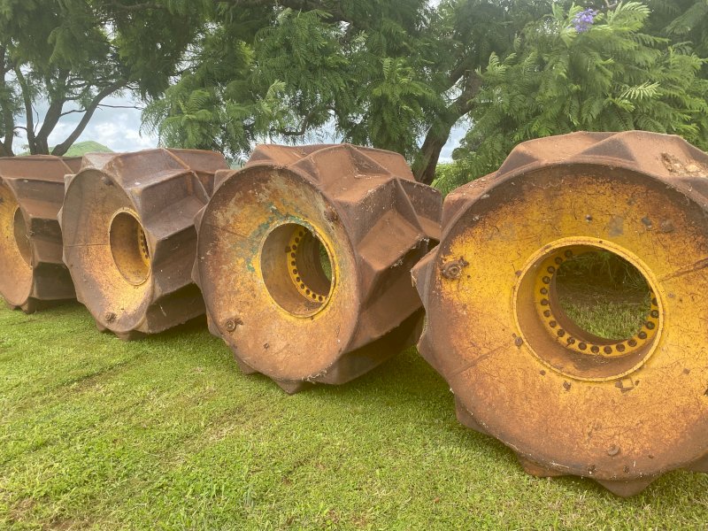 4 x Komatsu Rims (Compact Wheels)