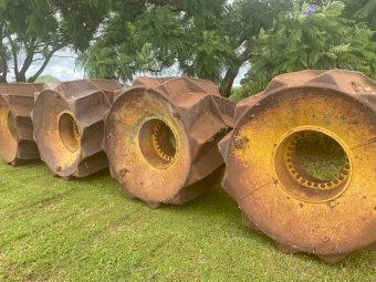 4 x Komatsu Rims (Compact Wheels)