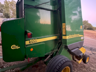 John Deere 592 Round Baler