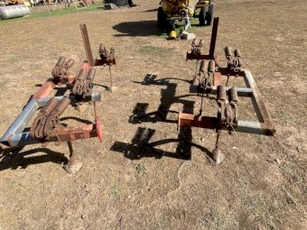 Outriggers to suit International scarifier