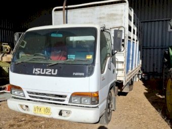 1997 Isuzu NPR 300 Truck