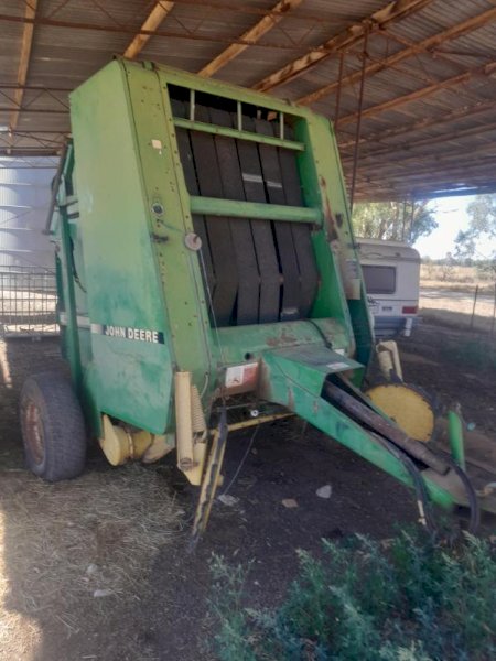 John Deere 435 Round Baler