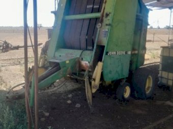 John Deere 435 Round Baler