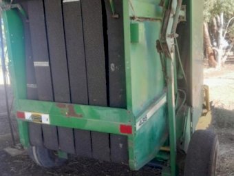 John Deere 435 Round Baler
