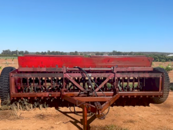 24 run Duncan 730 Triple Disc Seeder