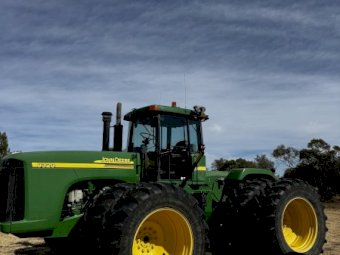 2004 John Deere 9320