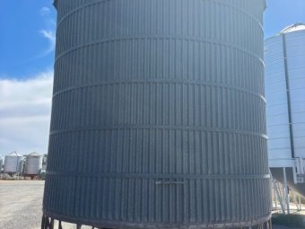 1 X Nelson 540 Bag Grain Silo's