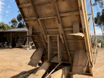 1980 Toyota Tipper Truck