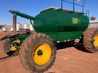 2004 Simplicity TQ3 9000 Air Cart