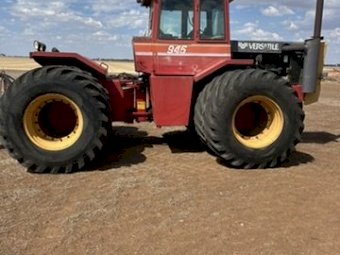 1983 Versatile 945 Tractor