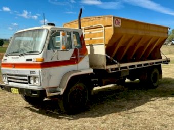 Isuzu JCR 500 Truck with 18ft Tipping Tray complete with Grain Bin and 4.8M Cole Grouper