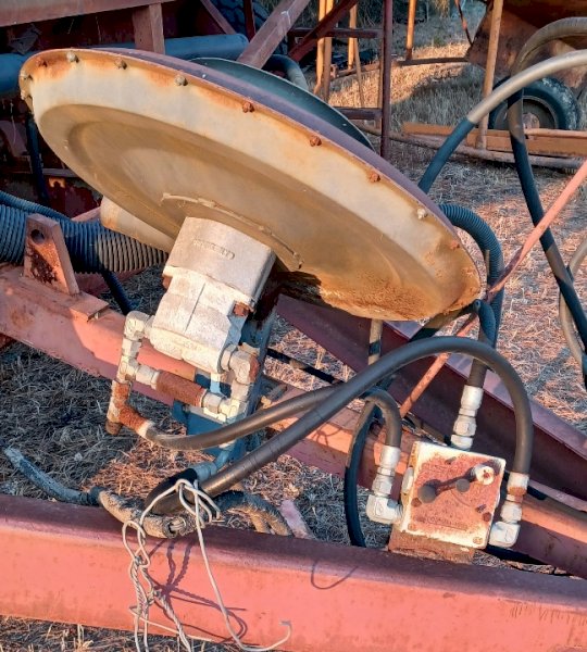 Hydraulic Fan Airseeder Kit off a MF80