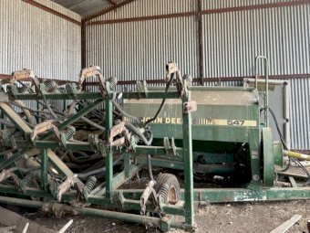 John Deere 547 Air seeder