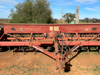 International 511 Combine