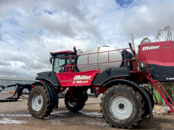 2015 Miller Nitro 5333 Self Propelled Boom Spray