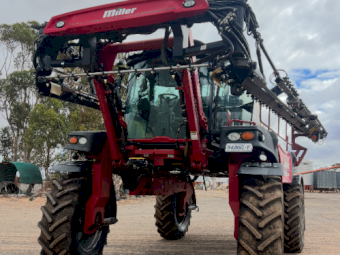 2015 Miller Nitro 5333 Self Propelled Boom Spray