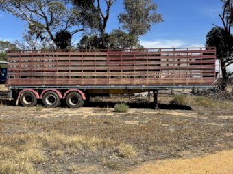 41ft Stock Crate on 1998 Lusty Trailer