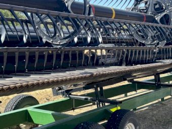 2016 John Deere S680 Header with 40ft MacDon Front
