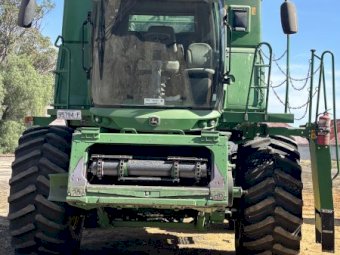2016 John Deere S680 Header with 40ft MacDon Front