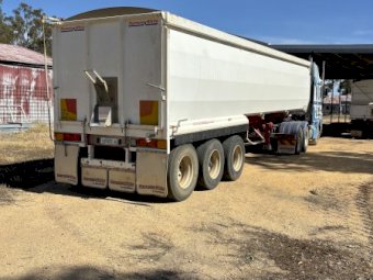 2002 Kenworth K104 Prime Mover with 2016 Maxitran Semi Trailer