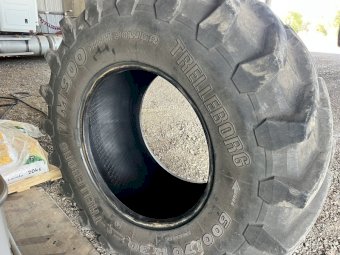 2x 600/70R30 Tyres