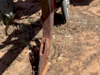 2009 Morris Concept Chisel Plough and Morris 7240 Seed Cart