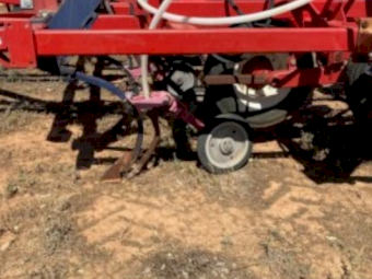 2009 Morris Concept Chisel Plough and Morris 7240 Seed Cart