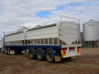 1991 91 Freighter ST3 - Trailer & 2 Bins